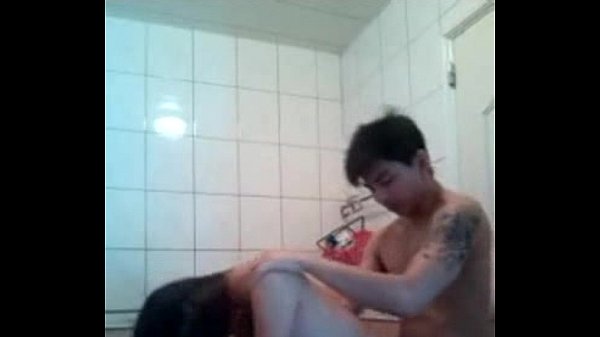 Thanh niên xăm trổ phịch người yêu trong nhà tắm