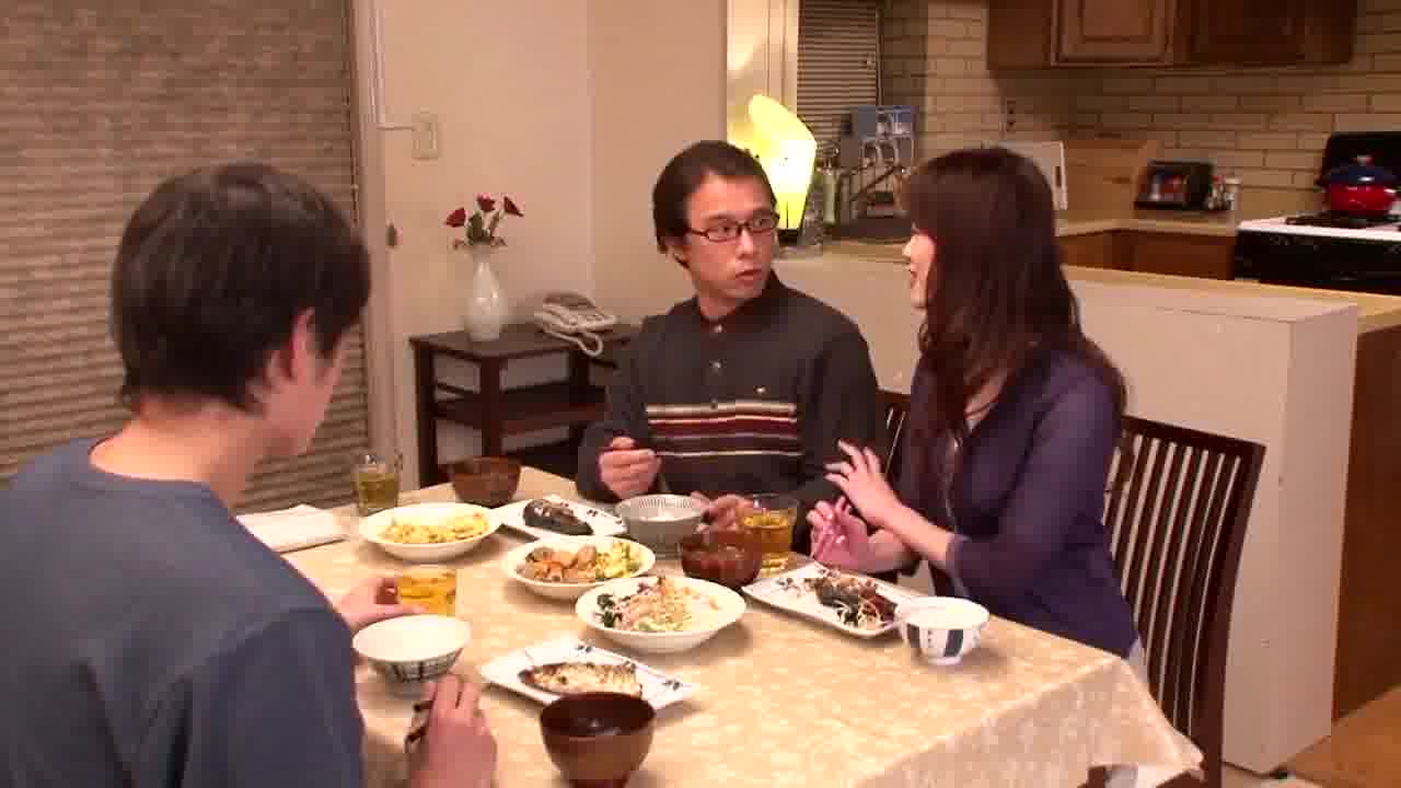Vụng trộm cùng thằng em chồng Akari Hoshino