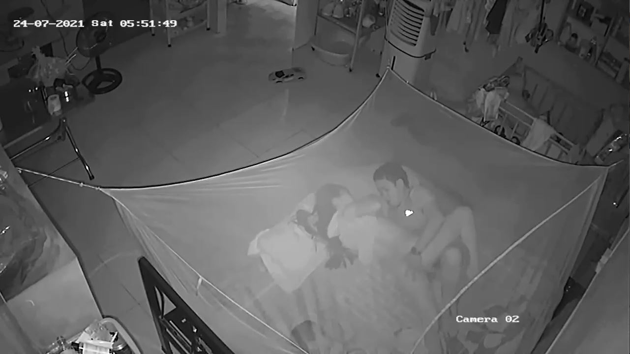 Hack camera vợ chồng mắc màn đi ngủ